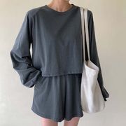 【秋新作】韓国風レディース服　秋　ゆったり 　肩落としスウェットセットアップ