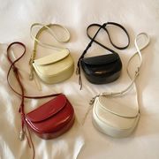 2025新作 夏用ソフトレザーサドルバッグ レディース シンプル 肩掛け・斜め掛け対応