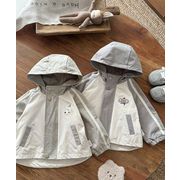 2025秋新作      男の子用のおしゃれなコート、無地のスウェットシャツ