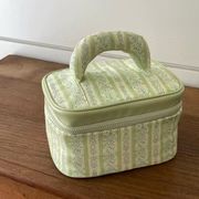 化粧バッグ　収納ポーチ　小物収納　韓国ファッション　かわいい