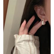 センスがいいです S925スターリングシルバー ビーズピアス 流線型耳飾り モダン