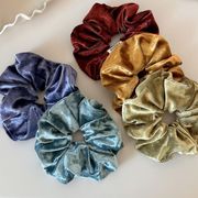 ベルベットドット柄シュシュ　ヘアアクセサリー　レディース　デザイン　韓国風　髪飾り