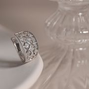 「限定販売」イヤーカフ　ハンドメイド イヤーカフ　アクセサリー イヤーカフ　ラインストーン