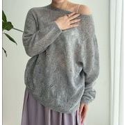 ドロップショルダーシルエットの麦の穂モチーフ透かし編みニット