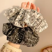 韓国風 ファブリックプリントシュシュ 大人可愛い  2色