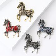 4色 金属  ラインストーン 馬のブローチ 男女兼用 動物  馬ブローチ コサージュ ピン 馬のアクセサリー