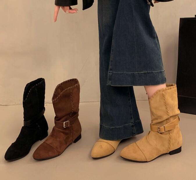 秋冬シューズ  ショートブーツ ブーツ  尖り  お出かけ 靴  フェイクレザー