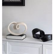 大幅値下 激安セール レジン素材を活かしたアートピースのようなオブジェ 幾何学的なフォルムが洗練された