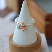 金色の花びらとキビ真珠をあしらった女性用天然淡水真珠リング、伸縮性のあるリング