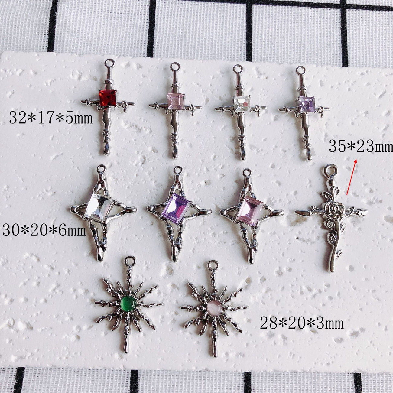 アクセサリーパーツ ハンドメイド 金属チャーム 十字クロス ピアスパーツ イヤリングチャーム デコパーツ