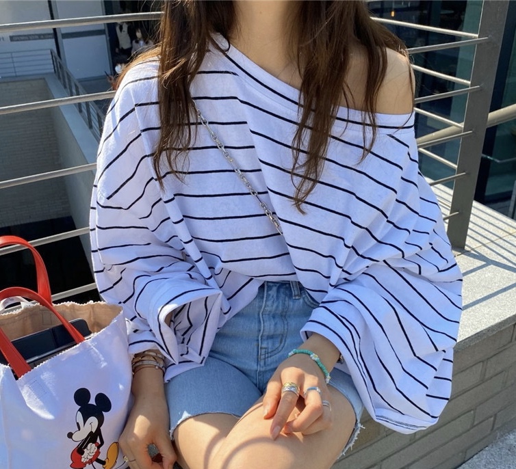 2026年INS 春夏新作  気質   おしゃれ    クルーネック  ボーダー  ルーズ    シャツ  トップス