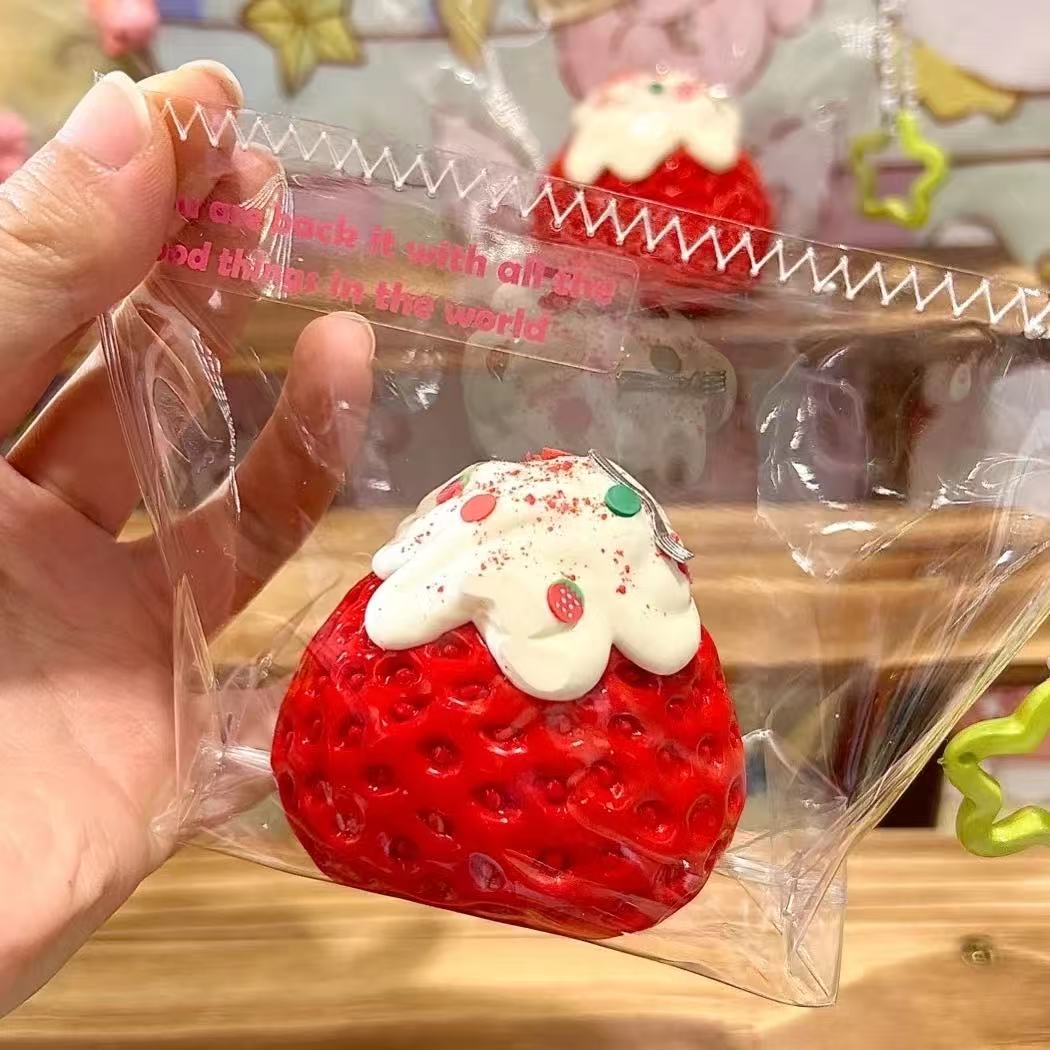 ストレス解消 いちご  ふわふわ  スクイーズ玩具   握るおもちゃ  減圧グッズ   かわいい