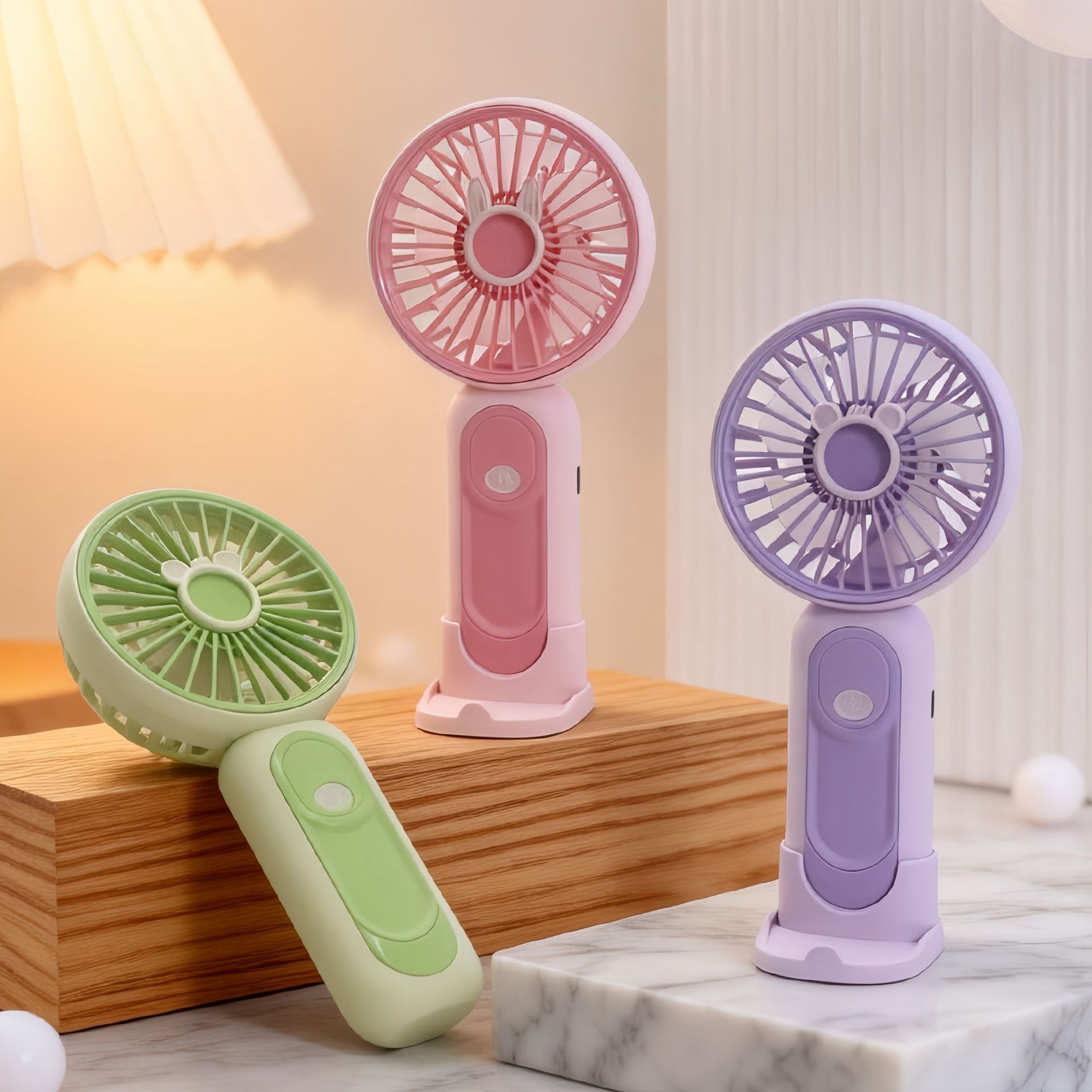 2026年新品 超人気携帯扇風機 ミニ扇風機 キャラクター  スマホスタンド付き 3 段階風量
